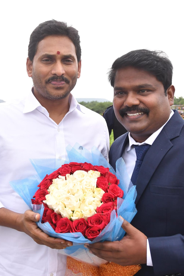 grand-welcome-ysjagan.jpg 4