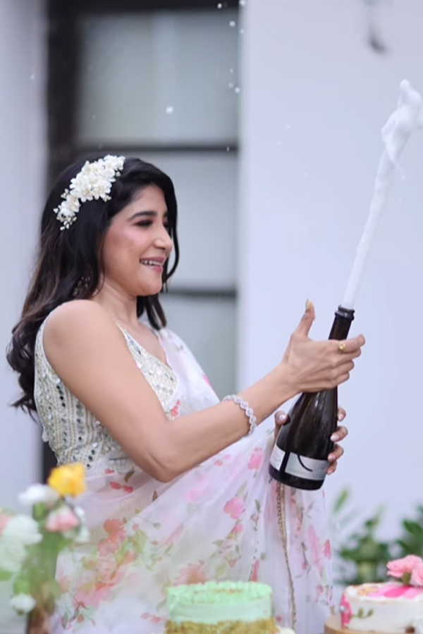 shampine-bottle-sakshi-agarwal.jpg 3