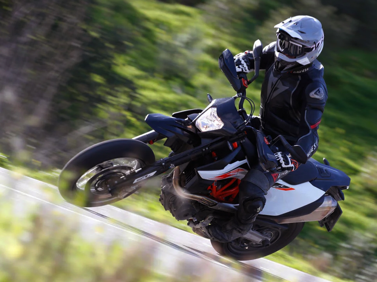 6._20KTM_20690_20SMC_20R.jpg 7