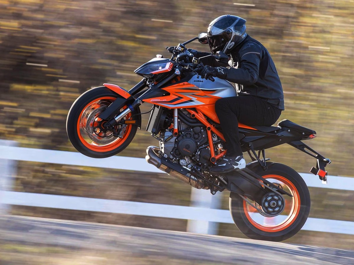 8._20KTM_201290_20Super_20Duke_20R_20EVO.jpg 9