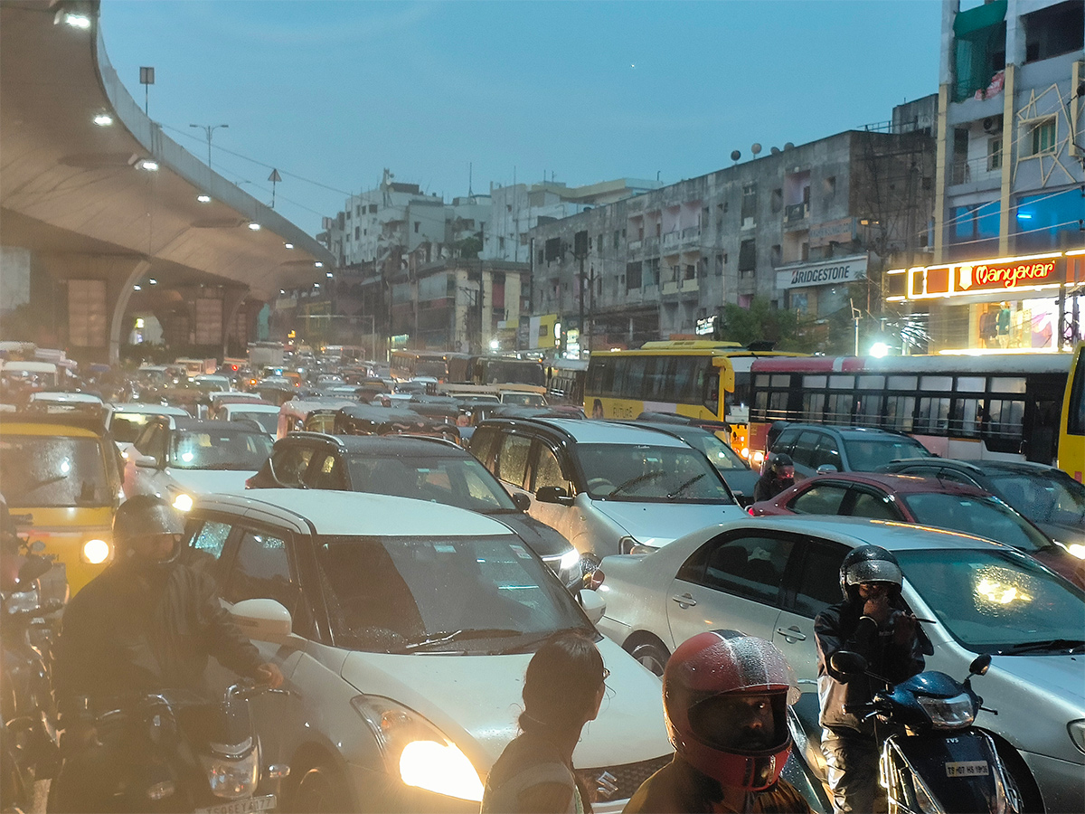 Heavy_20Traffic_20in_20Hyderabad-10.jpg 9