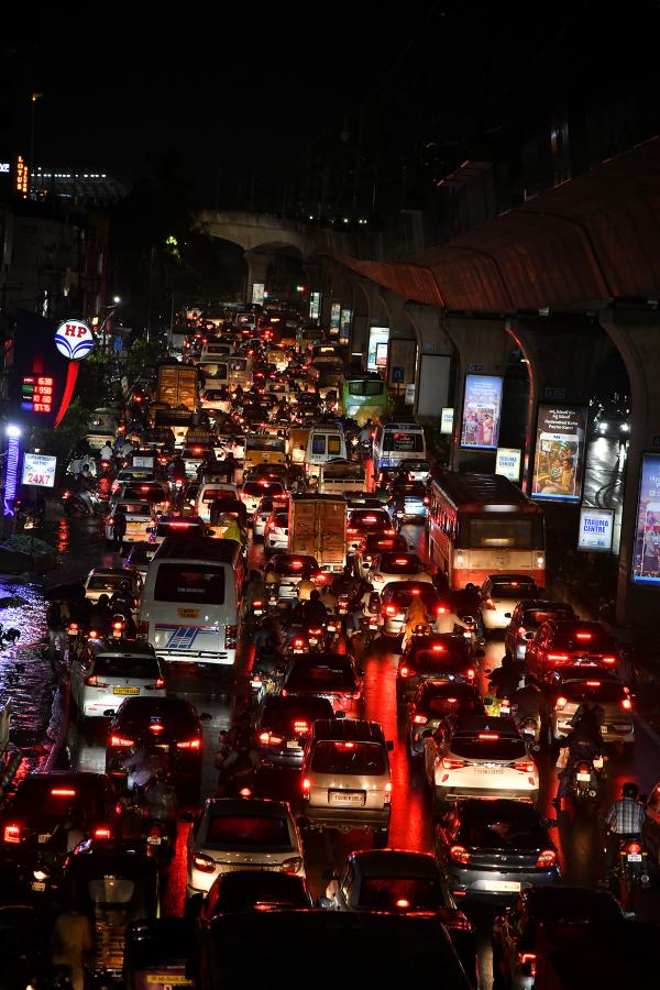 Heavy_20Traffic_20in_20Hyderabad-11.jpg 10