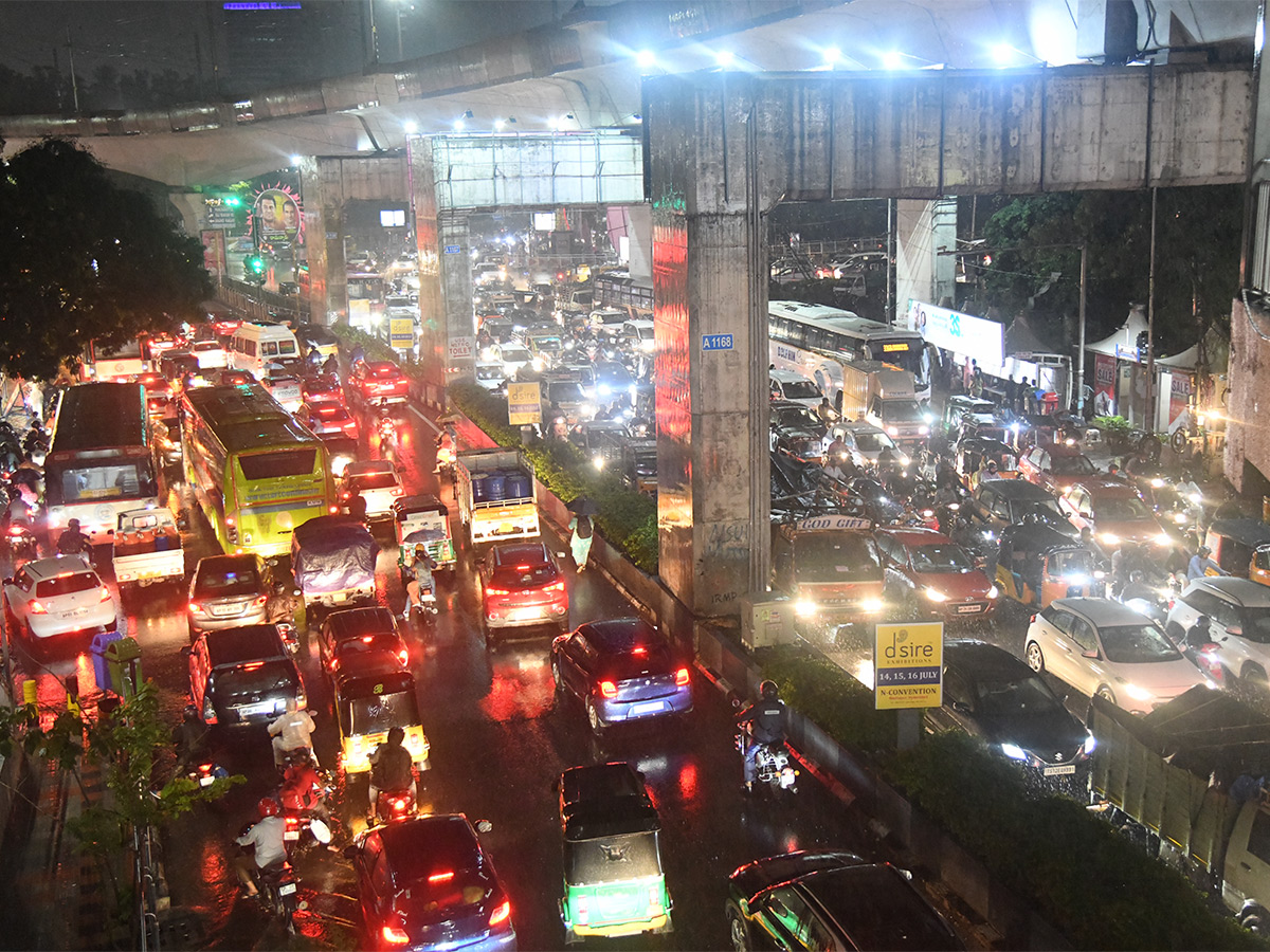 Heavy_20Traffic_20in_20Hyderabad-12.jpg 11