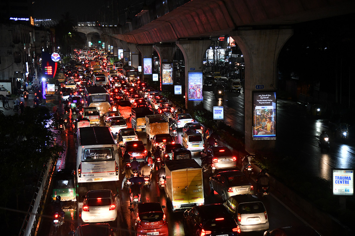 Heavy_20Traffic_20in_20Hyderabad-13.jpg 12