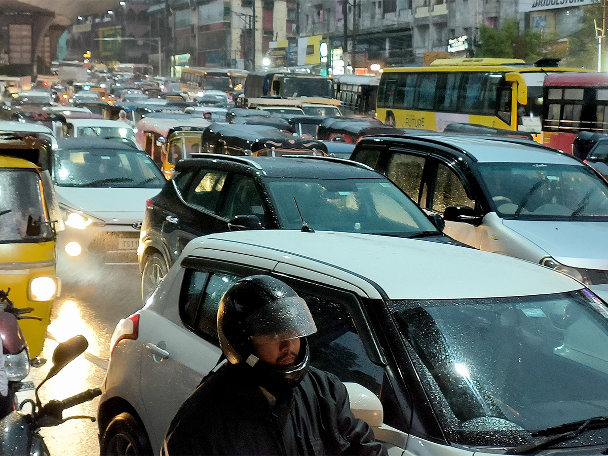 Heavy_20Traffic_20in_20Hyderabad-14.jpg 13