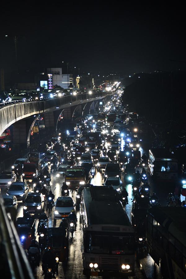 Heavy_20Traffic_20in_20Hyderabad-18.jpg 17