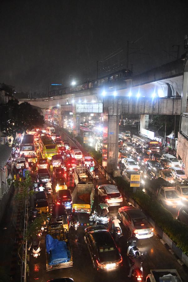 Heavy_20Traffic_20in_20Hyderabad-21.jpg 20