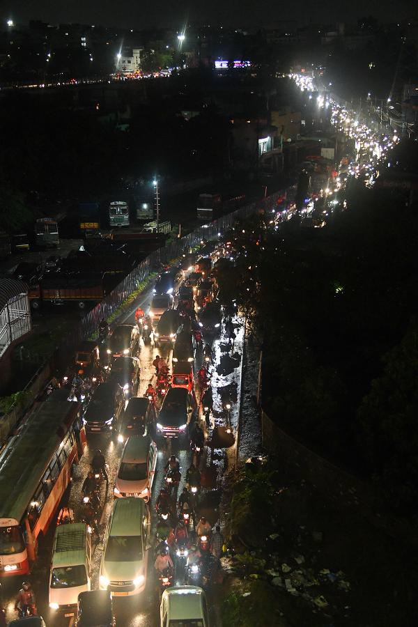 Heavy_20Traffic_20in_20Hyderabad-22.jpg 21