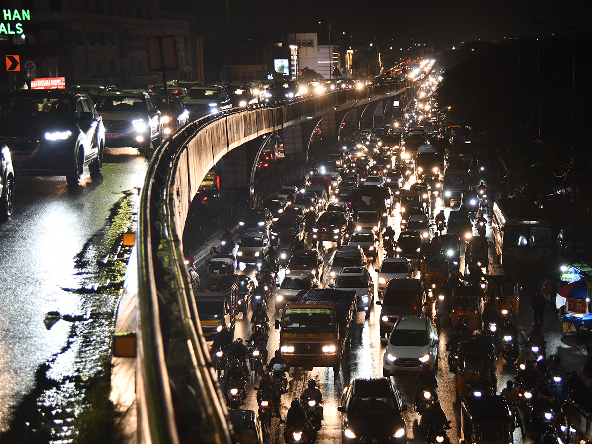 Heavy_20Traffic_20in_20Hyderabad-4.jpg 4