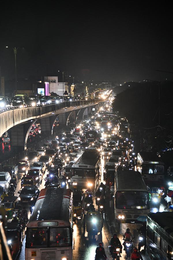 Heavy_20Traffic_20in_20Hyderabad-5.jpg 5