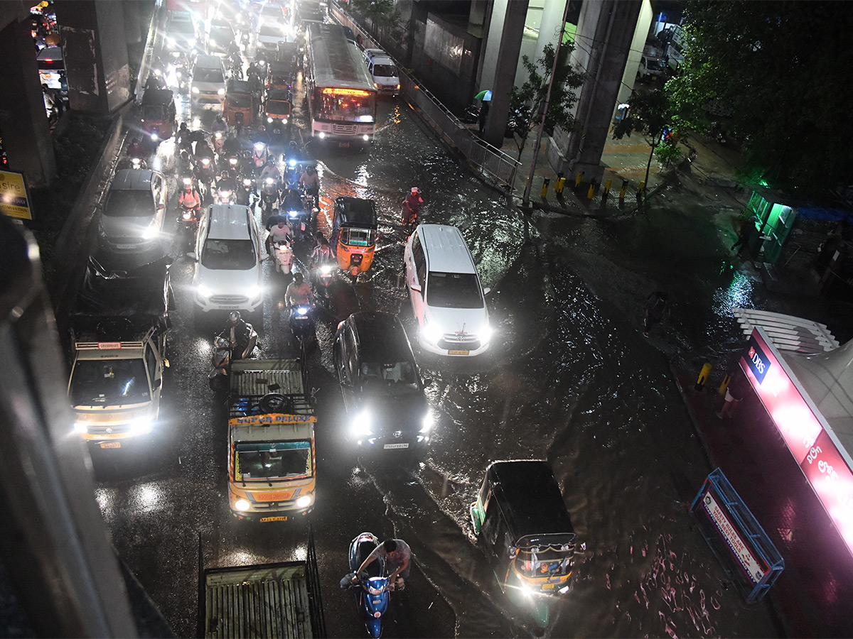 Heavy_20Traffic_20in_20Hyderabad-6.jpg 6