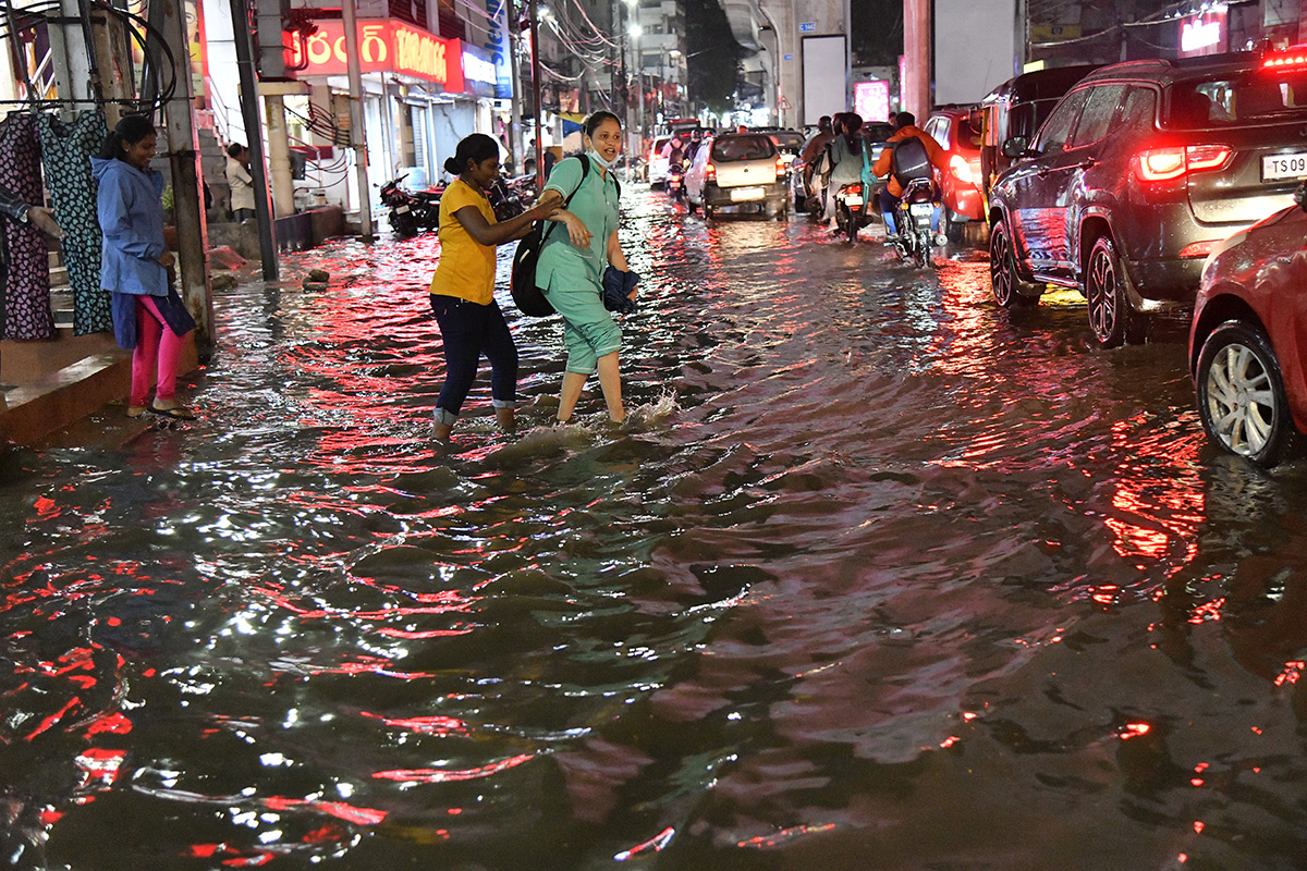 hyderabad_20rains_20update_20pics-15.jpg 13