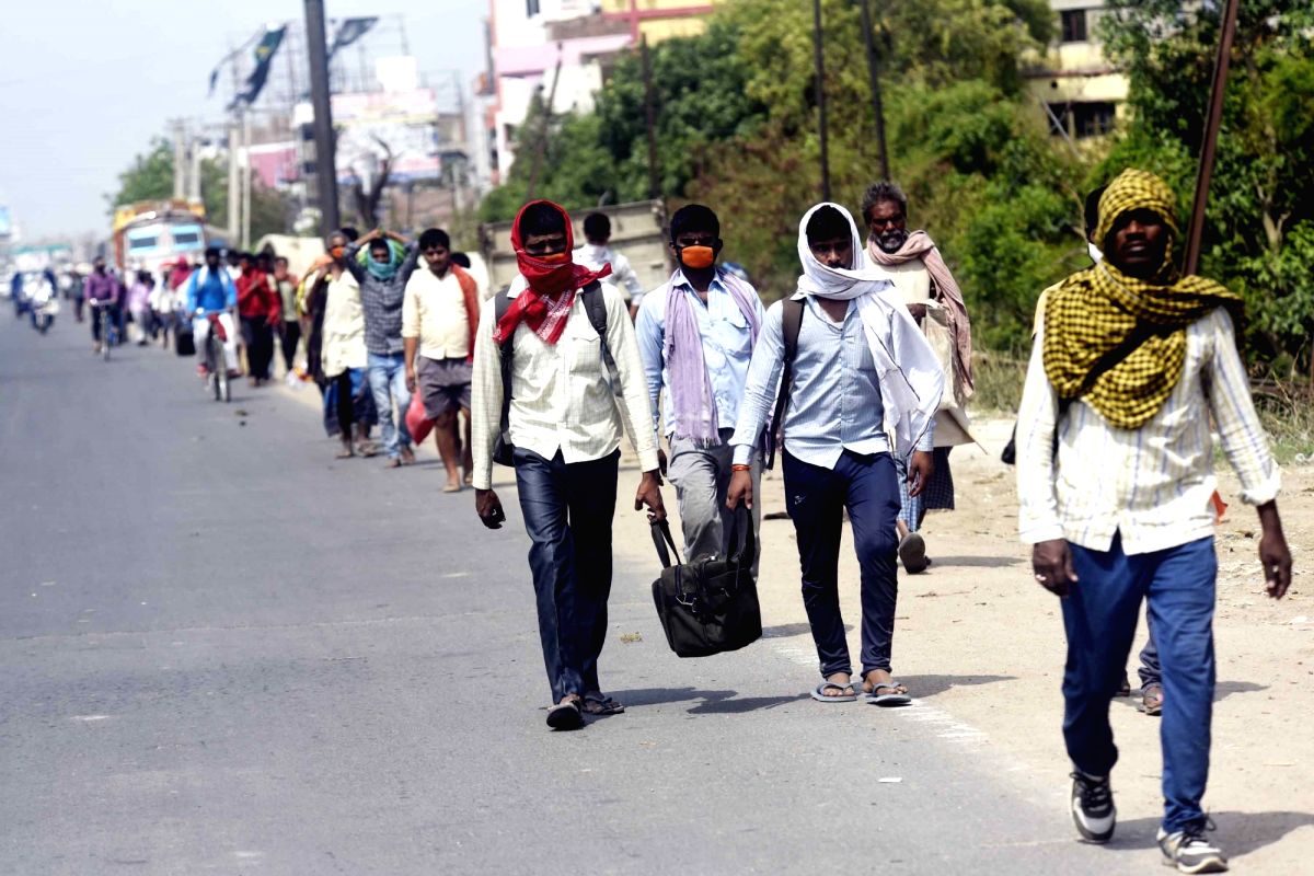 migrant-workers-help-rlys-launch-girders-in-manipur-1013061.jpg