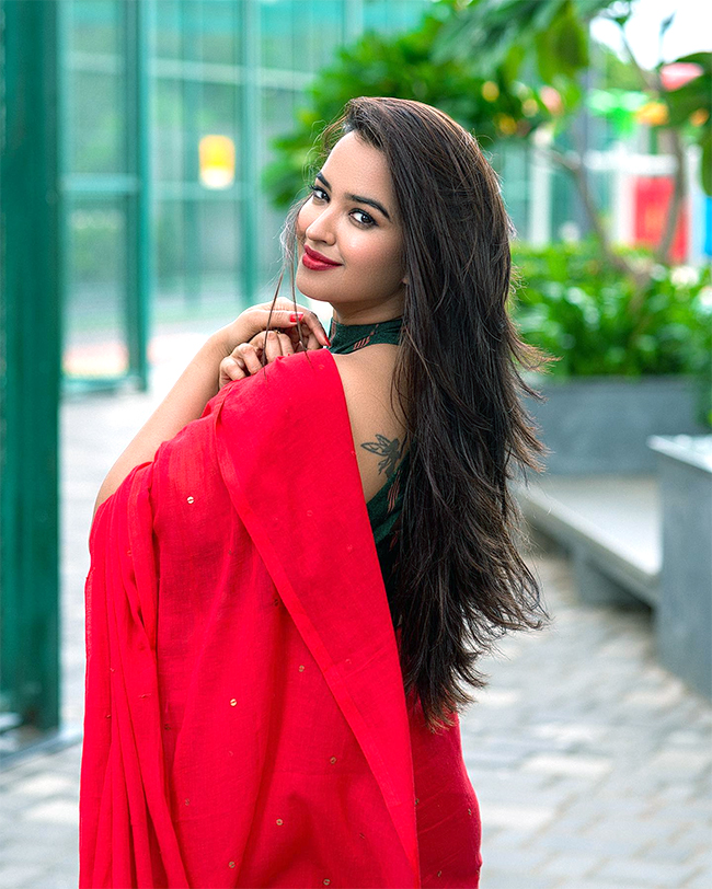 Actress_20Poojitha_20Ponnada_20Photos-10.jpg 9