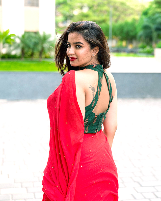 Actress_20Poojitha_20Ponnada_20Photos-12.jpg 11
