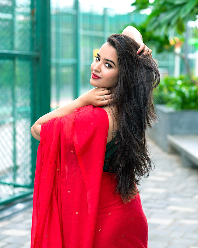 Actress_20Poojitha_20Ponnada_20Photos-14.jpg 13