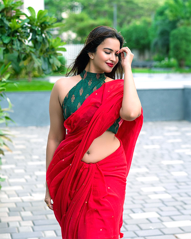 Actress_20Poojitha_20Ponnada_20Photos-15.jpg 14