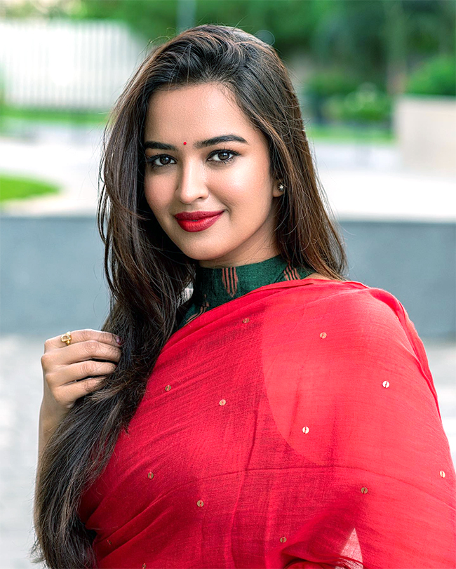 Actress_20Poojitha_20Ponnada_20Photos-16.jpg 15