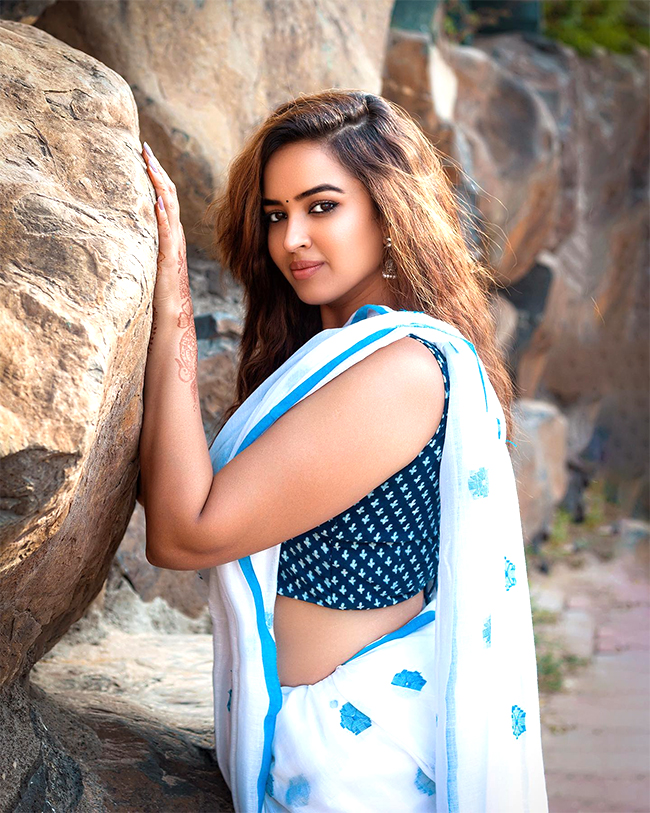 Actress_20Poojitha_20Ponnada_20Photos-18.jpg 17