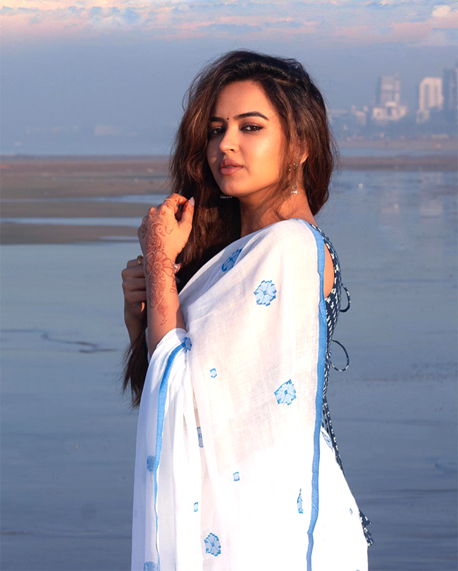 Actress_20Poojitha_20Ponnada_20Photos-19.jpg 18