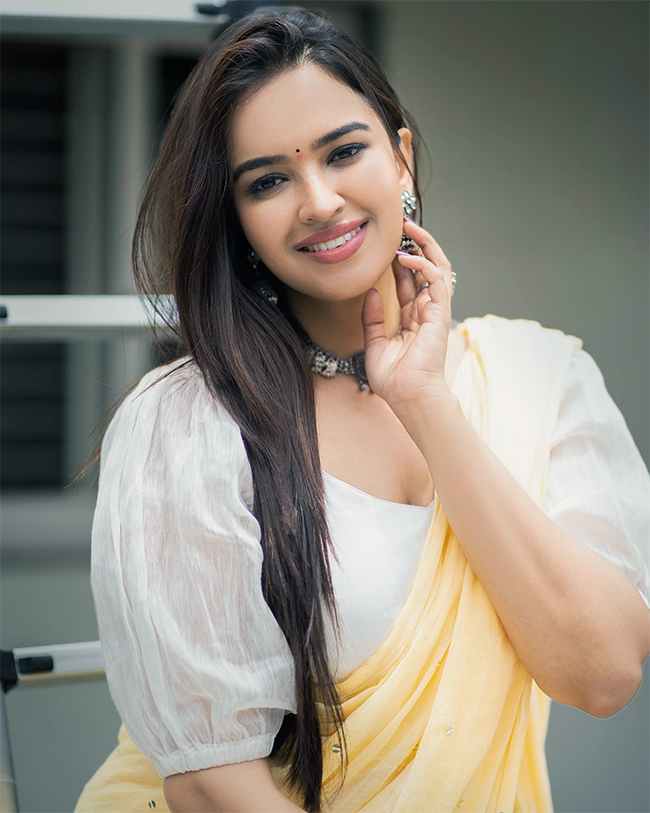 Actress_20Poojitha_20Ponnada_20Photos-2.jpg 2