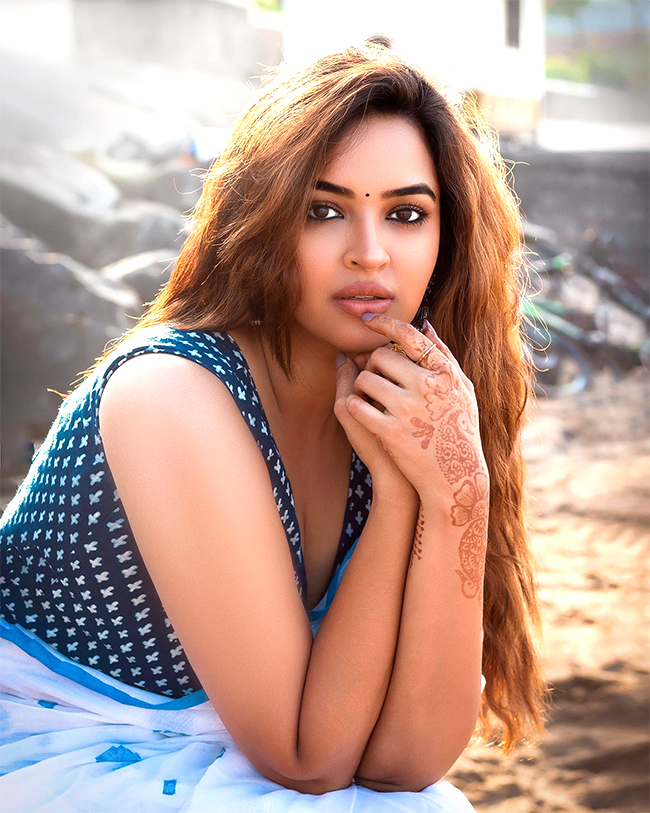 Actress_20Poojitha_20Ponnada_20Photos-20.jpg 19