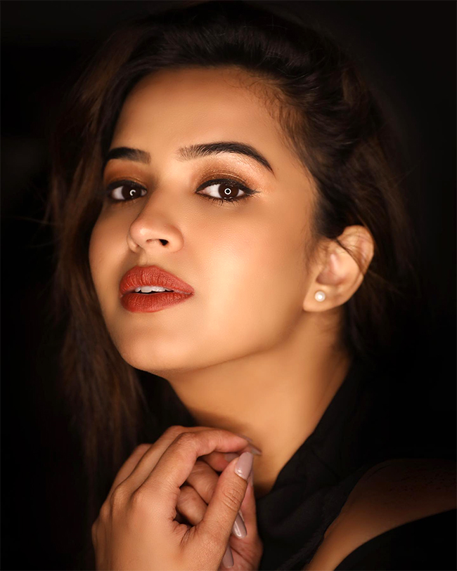 Actress_20Poojitha_20Ponnada_20Photos-23.jpg 22