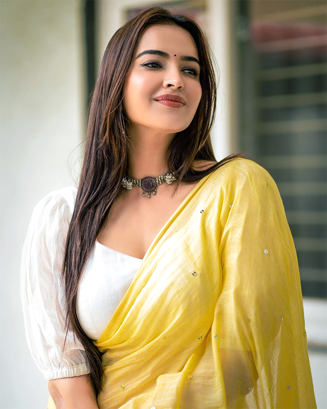 Actress_20Poojitha_20Ponnada_20Photos-4.jpg 4