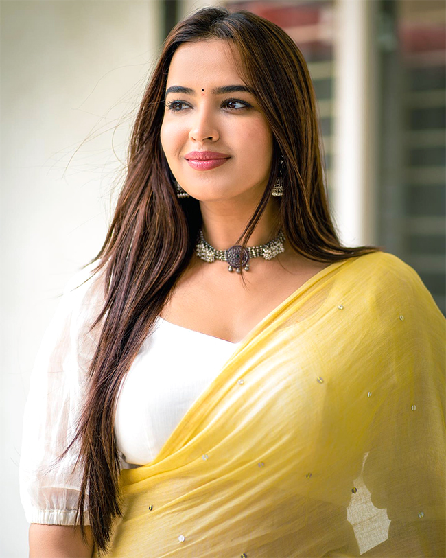Actress_20Poojitha_20Ponnada_20Photos-6.jpg 6