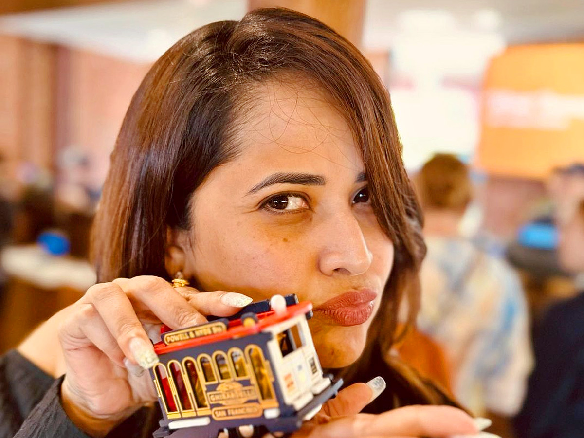 Anchor_20Anasuya_20Enjoying_20With_20Her_20Family_20in_20California_20Photos_3.jpg 4