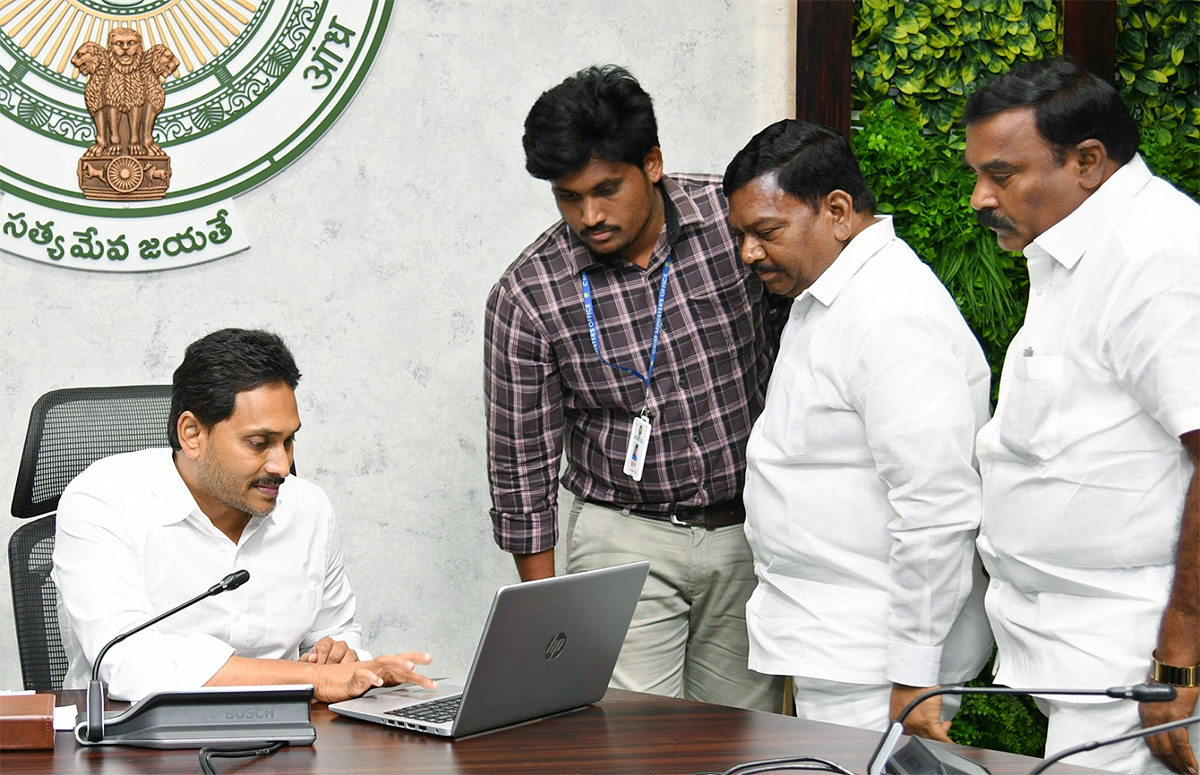 CM_20YS_20Jagan_20In_20Jagananna_20Videshi_20Vidya_20Deevena_20Funds_20Release_20Event-1.jpg 1