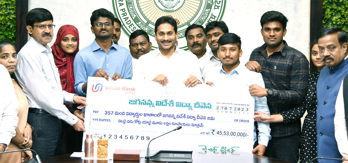CM_20YS_20Jagan_20In_20Jagananna_20Videshi_20Vidya_20Deevena_20Funds_20Release_20Event-2.jpg 2