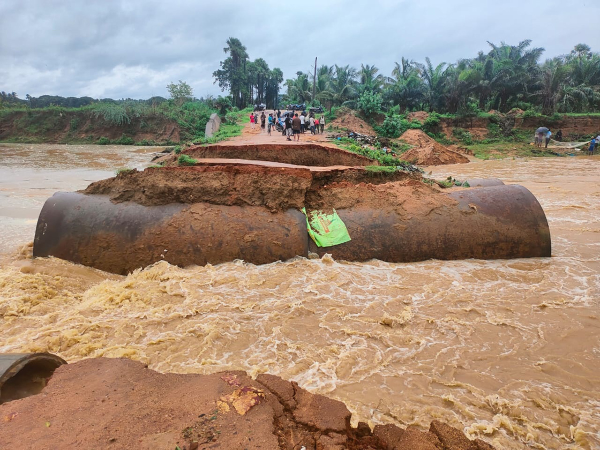 Heavy_20Rains_20in_20andhra_20pradesh_20update_20photos-1.jpg 1