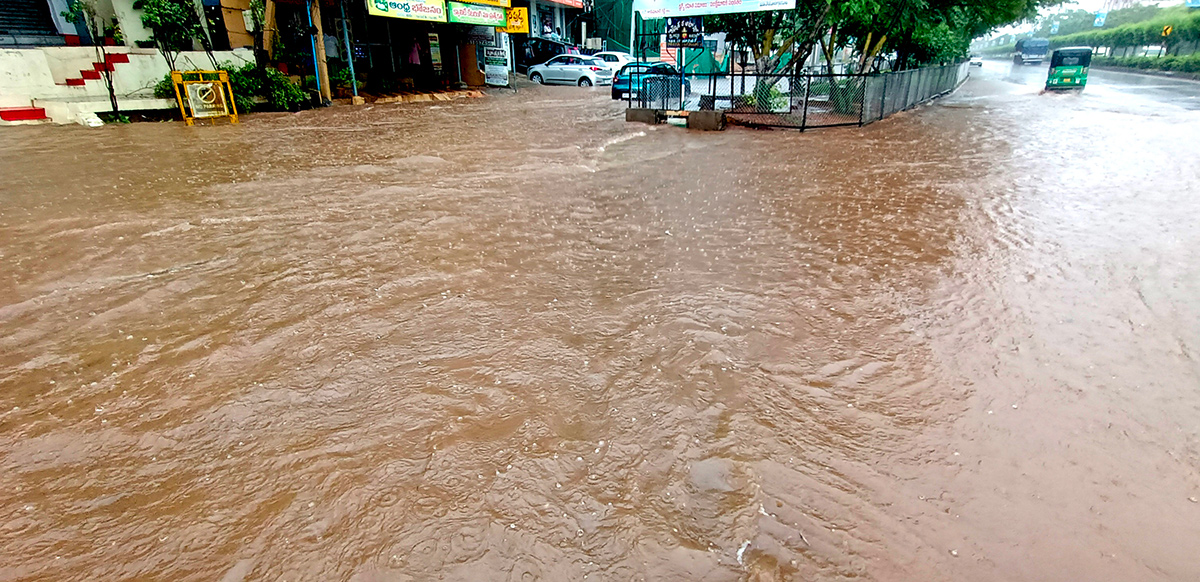 Heavy_20Rains_20in_20andhra_20pradesh_20update_20photos-11.jpg 11