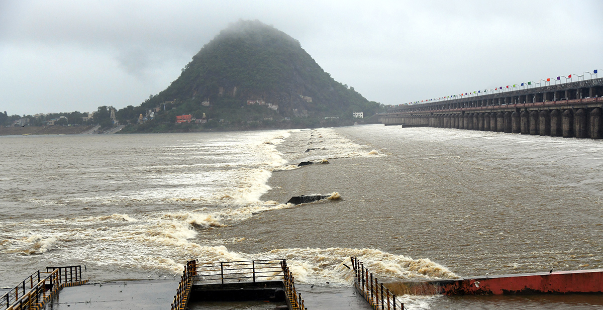 Heavy_20Rains_20in_20andhra_20pradesh_20update_20photos-13.jpg 13