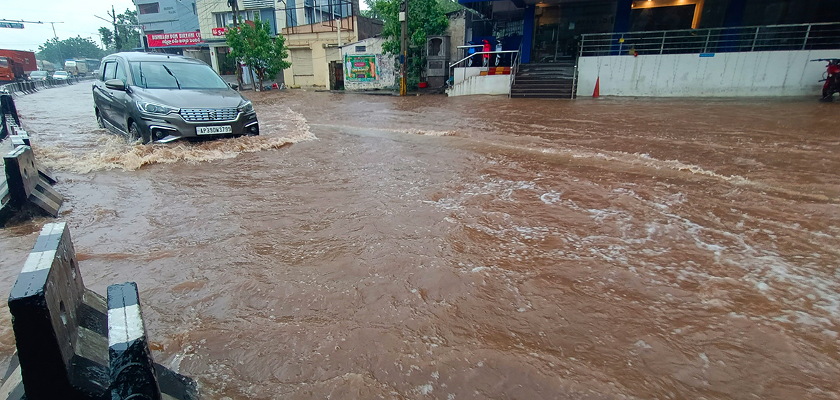 Heavy_20Rains_20in_20andhra_20pradesh_20update_20photos-14.jpg 14