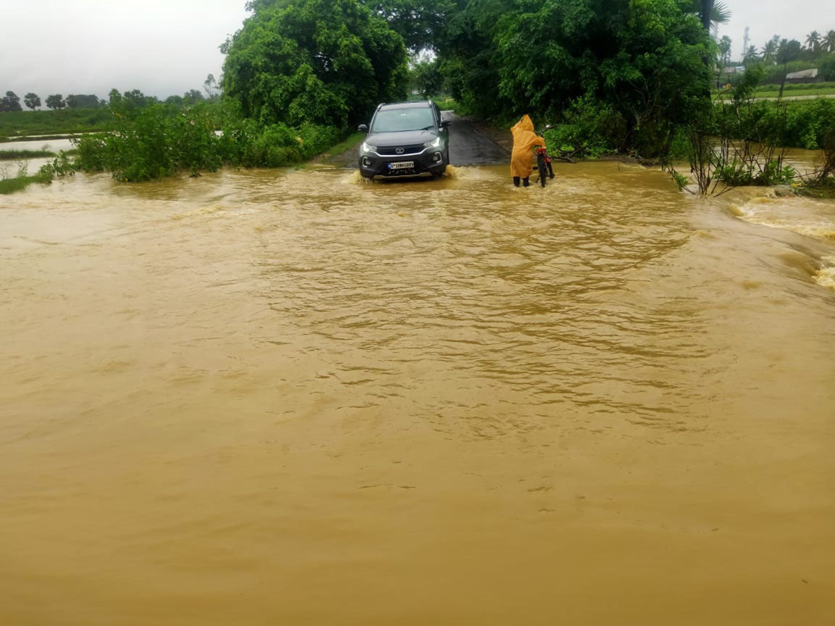 Heavy_20Rains_20in_20andhra_20pradesh_20update_20photos-19.jpg 18