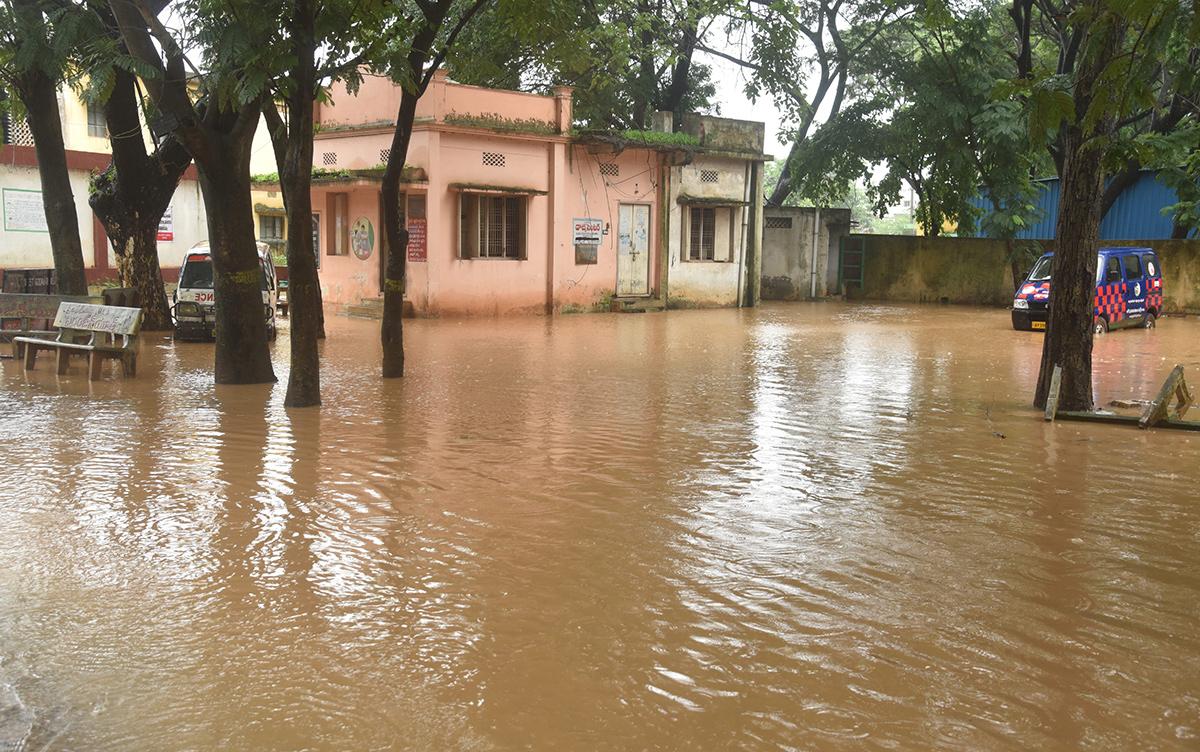 Heavy_20Rains_20in_20andhra_20pradesh_20update_20photos-21.jpg 20