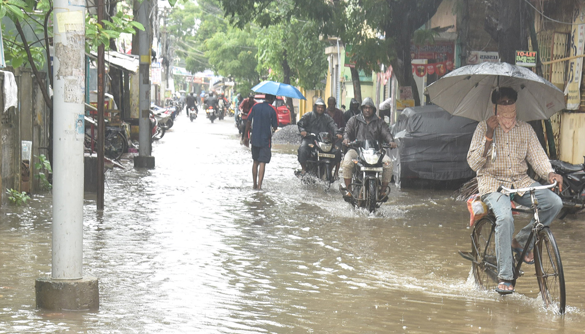 Heavy_20Rains_20in_20andhra_20pradesh_20update_20photos-29.jpg 27