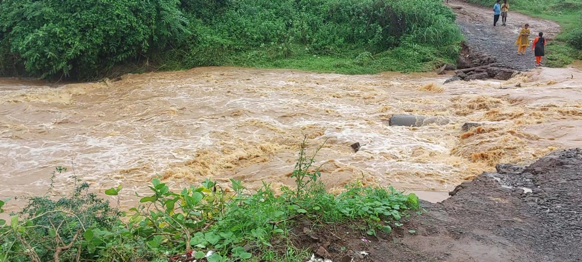 Heavy_20Rains_20in_20andhra_20pradesh_20update_20photos-32.jpg 29