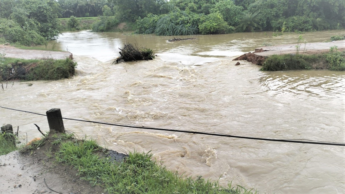Heavy_20Rains_20in_20andhra_20pradesh_20update_20photos-36.jpg 33