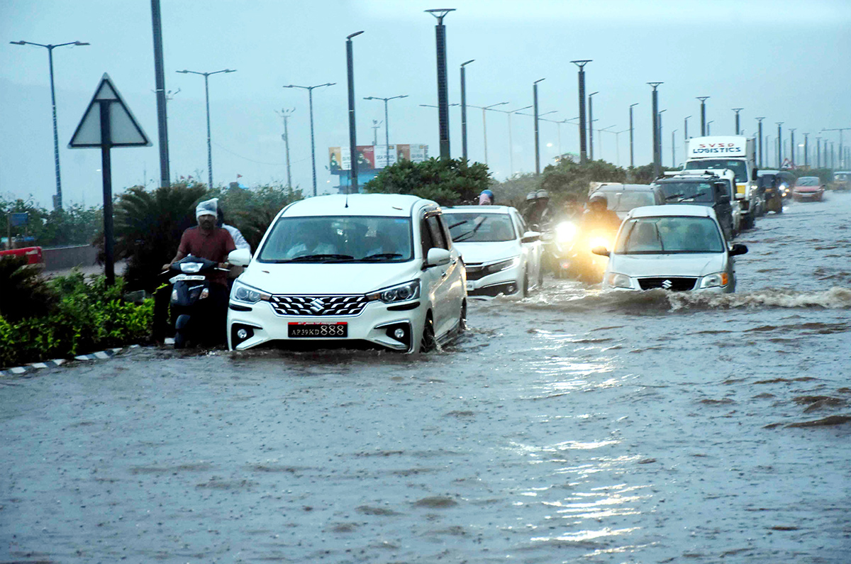 Heavy_20Rains_20in_20andhra_20pradesh_20update_20photos-4.jpg 4