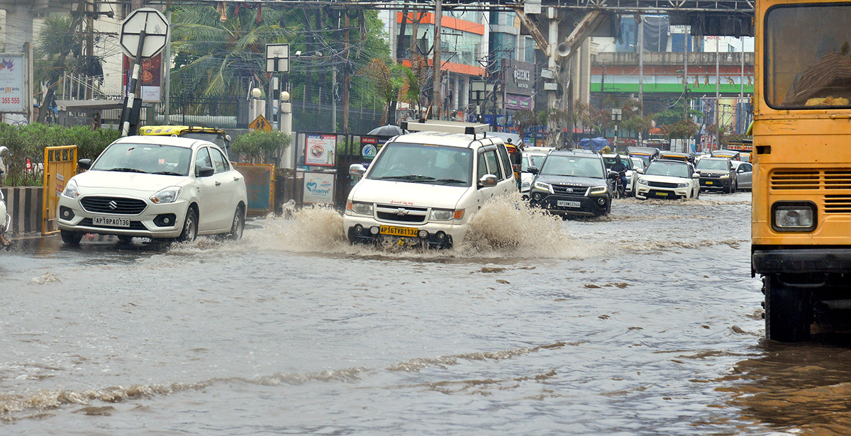 Heavy_20Rains_20in_20andhra_20pradesh_20update_20photos-45.jpg 41