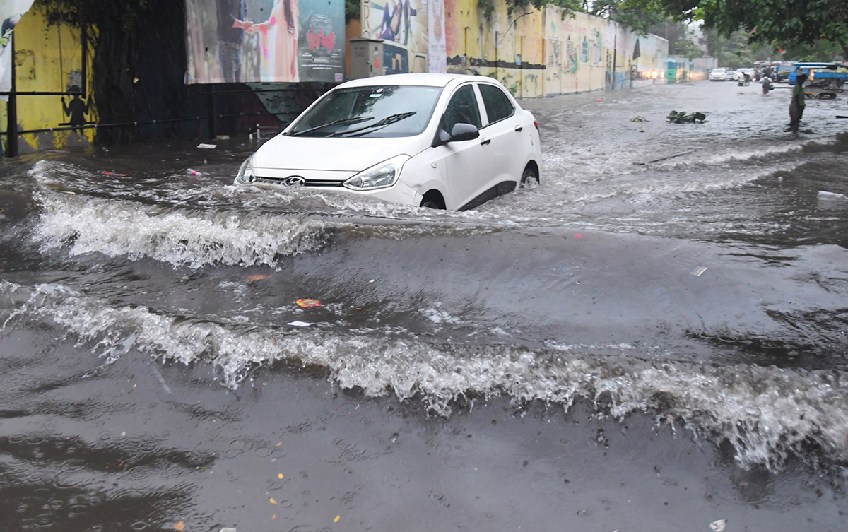 Heavy_20Rains_20in_20andhra_20pradesh_20update_20photos-46.jpg 42