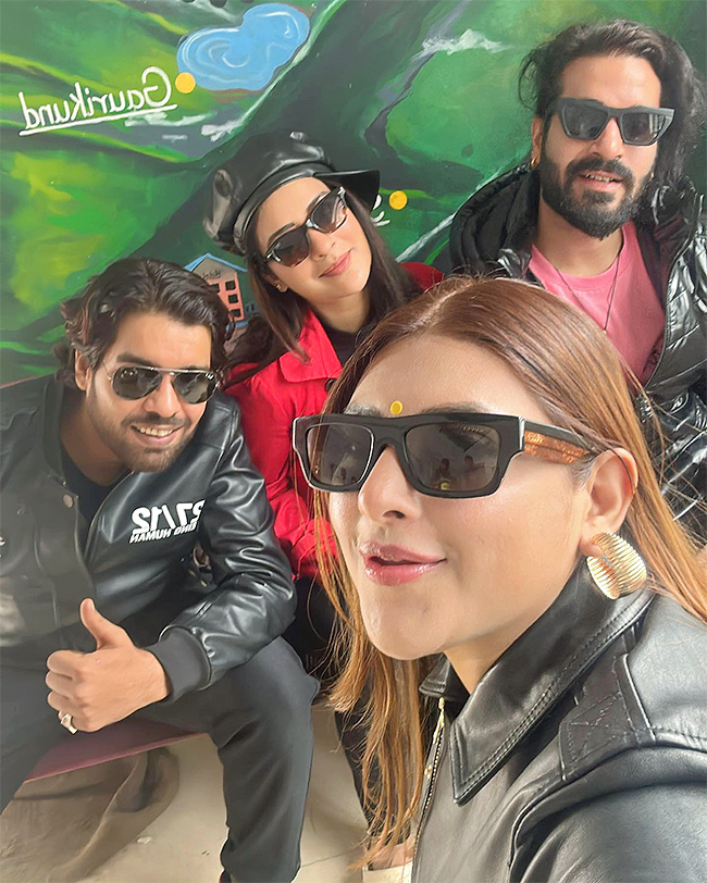 payal_20rajput_20at_20kedarnath_20temple-10.jpg 10