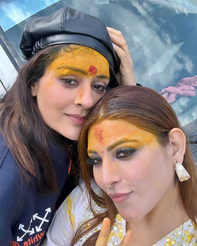 payal_20rajput_20at_20kedarnath_20temple-11.jpg 11