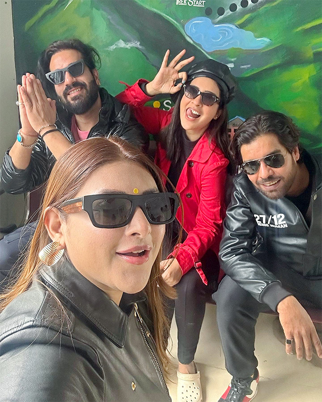 payal_20rajput_20at_20kedarnath_20temple-4.jpg 4