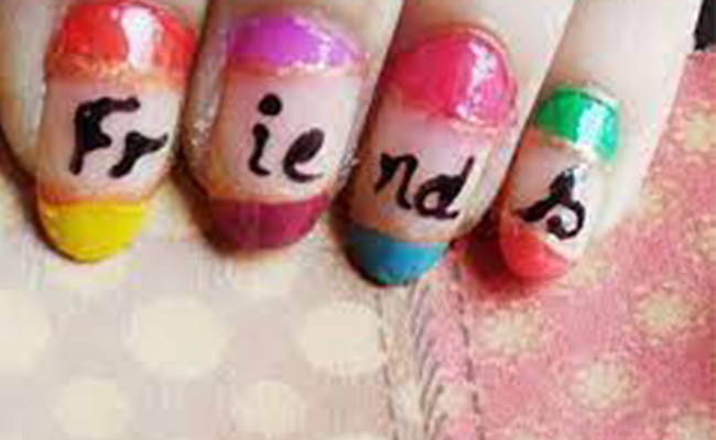 friends-stylish-nails.jpg 9