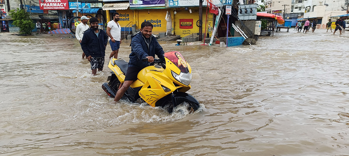 heavy_20rain_20in_20warangal_20district_20photos-40.jpg 36