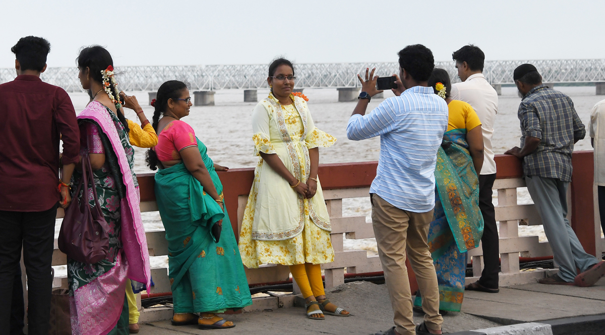 Andhra_20Pradesh_20Huge_20inflows_20reported_20at_20Prakasam_20Barrage_20Photos-13.jpg 12